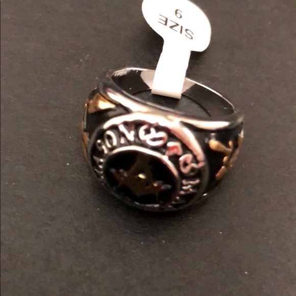 Ring - Picture 3 of 3